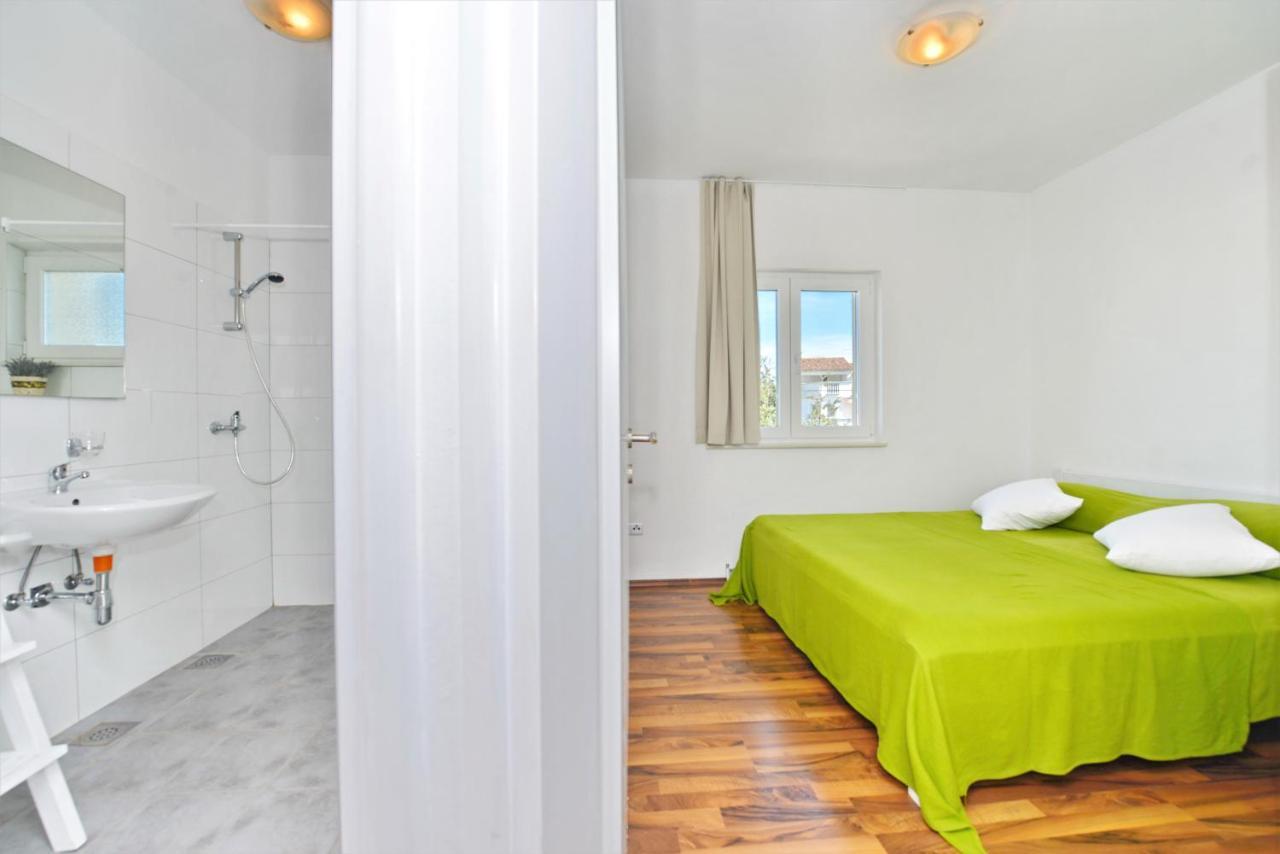 Apartments Verita Pakostane Bagian luar foto