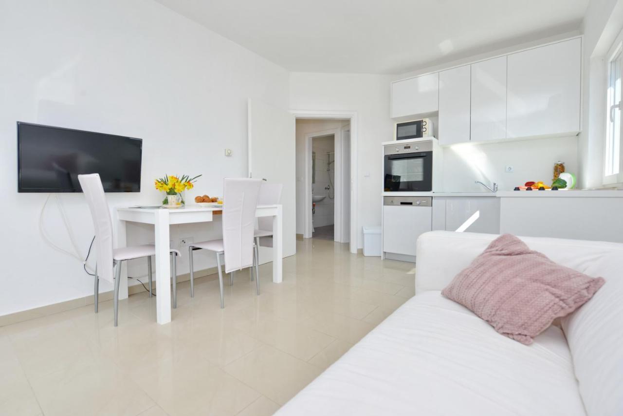 Apartments Verita Pakostane Bagian luar foto