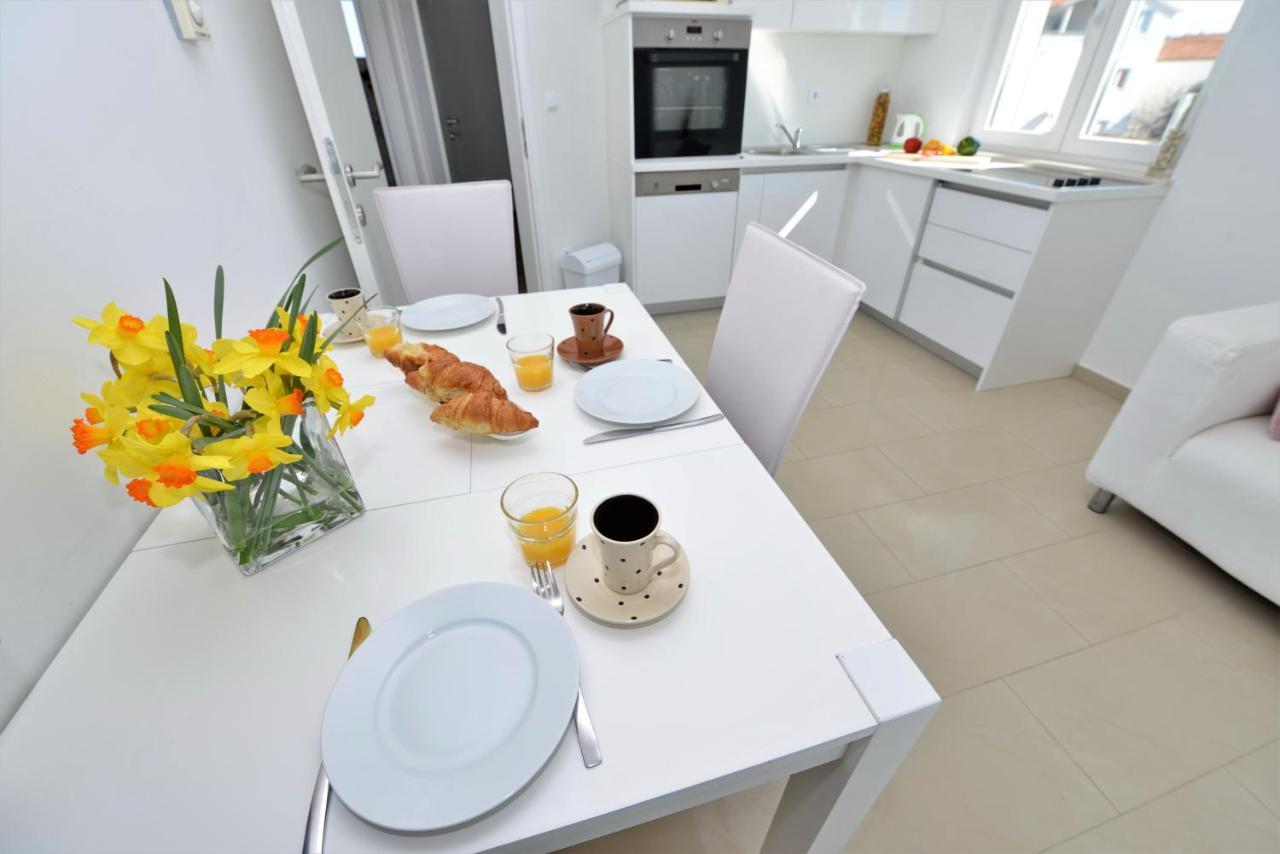 Apartments Verita Pakostane Bagian luar foto