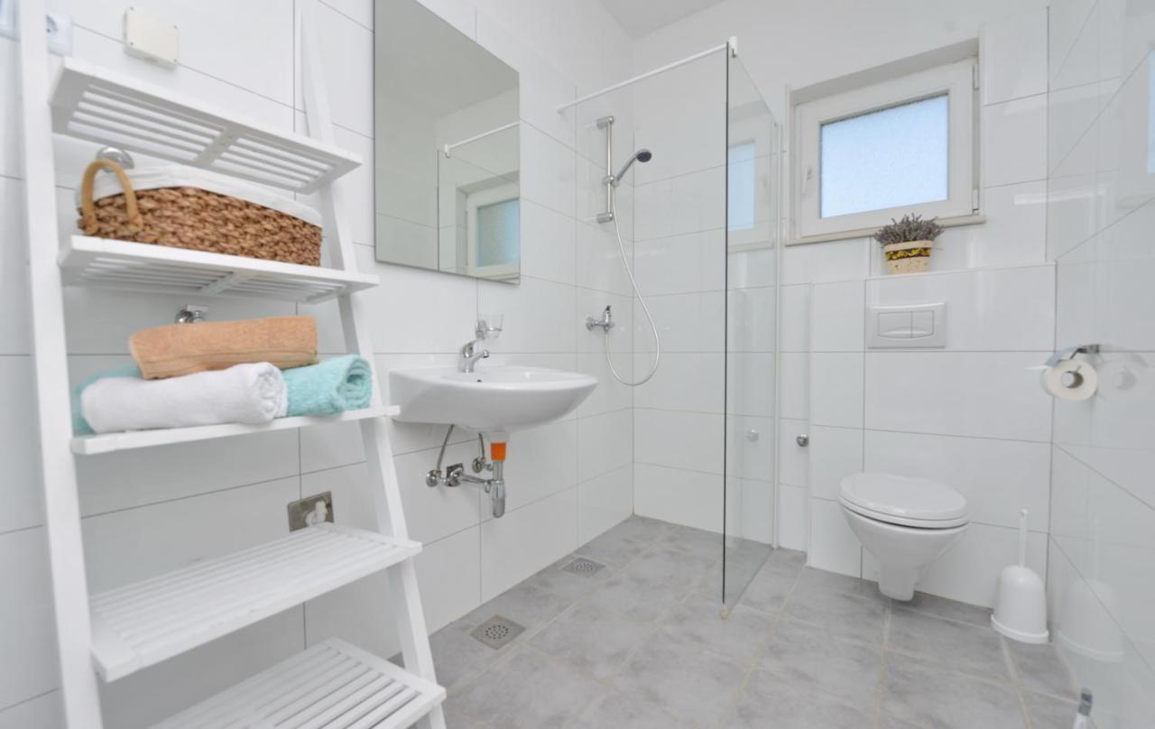 Apartments Verita Pakostane Bagian luar foto