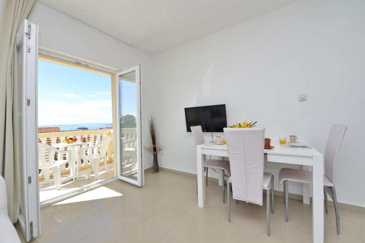 Apartments Verita Pakostane Bagian luar foto