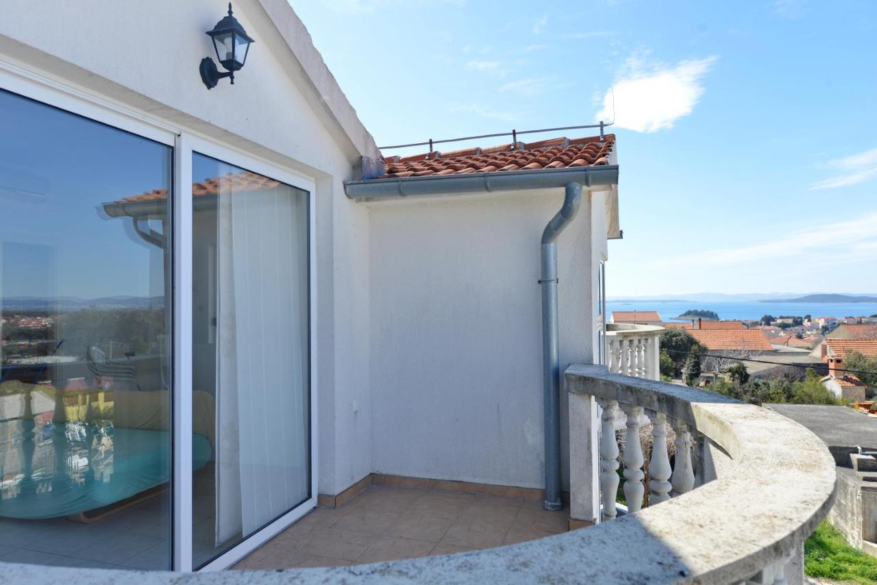 Apartments Verita Pakostane Bagian luar foto