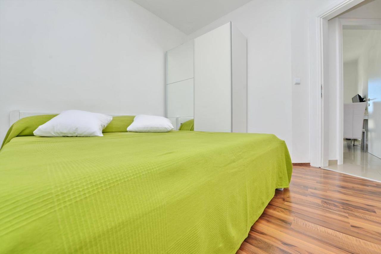 Apartments Verita Pakostane Bagian luar foto