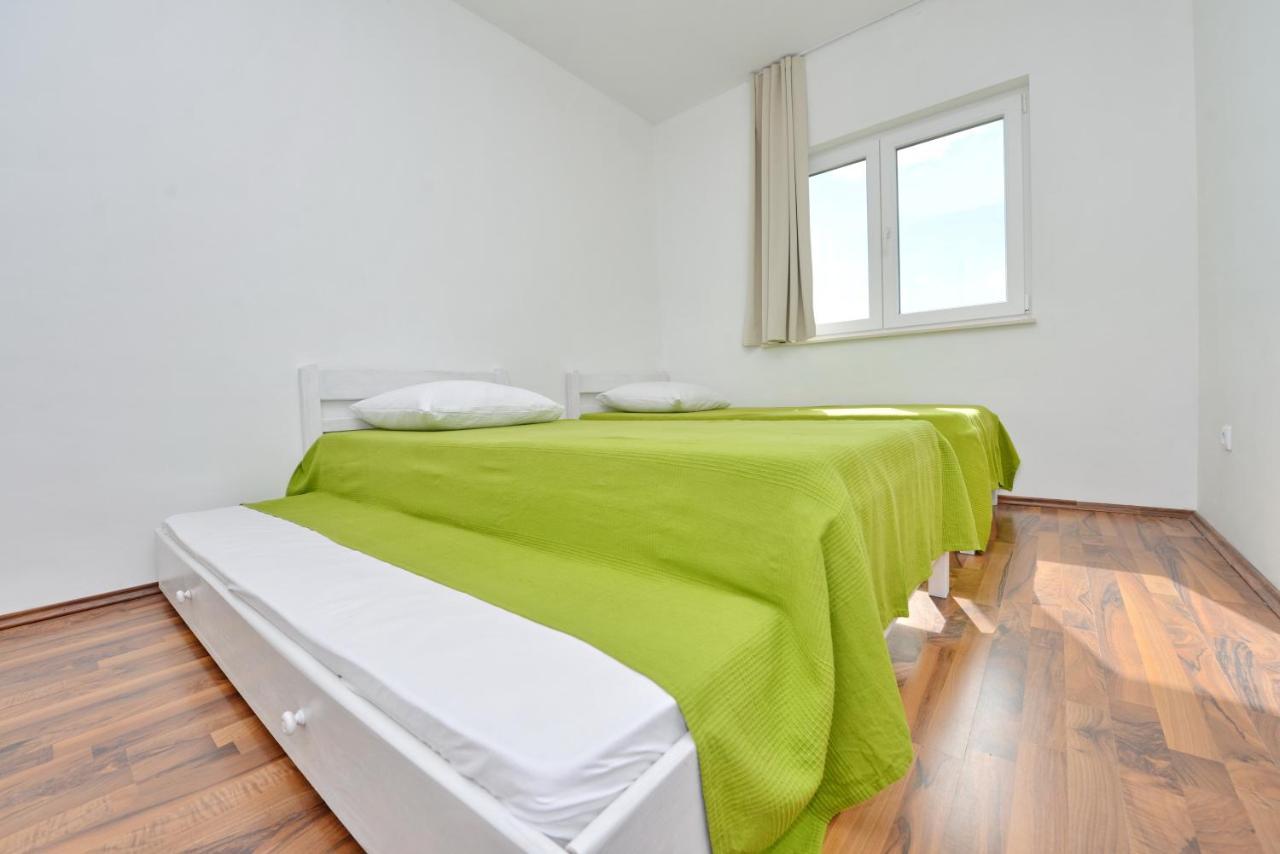 Apartments Verita Pakostane Bagian luar foto