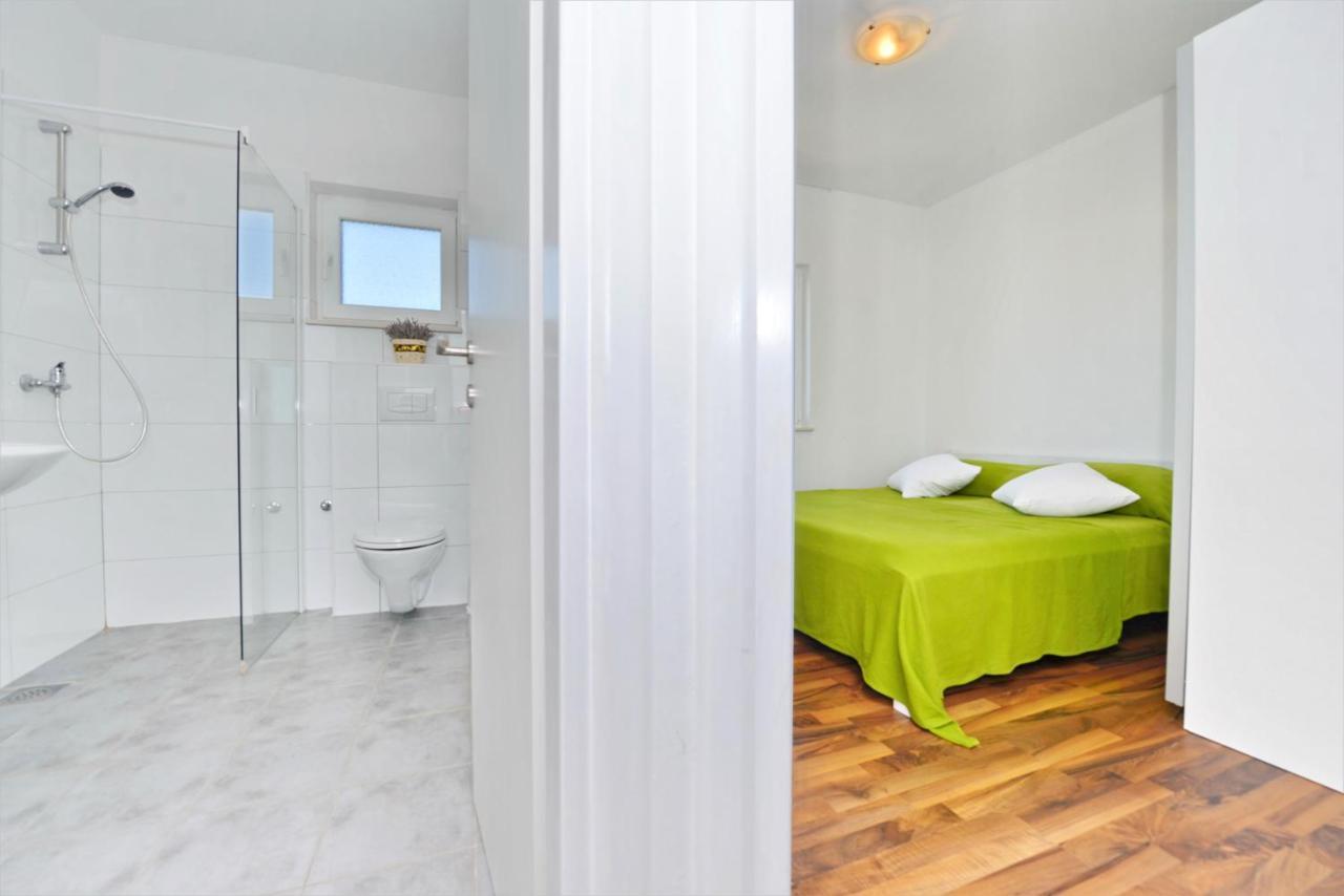 Apartments Verita Pakostane Bagian luar foto