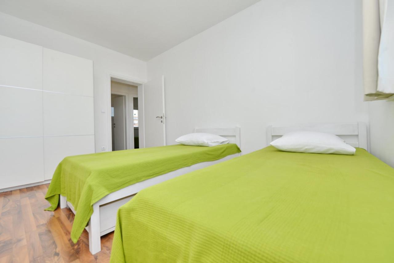 Apartments Verita Pakostane Bagian luar foto