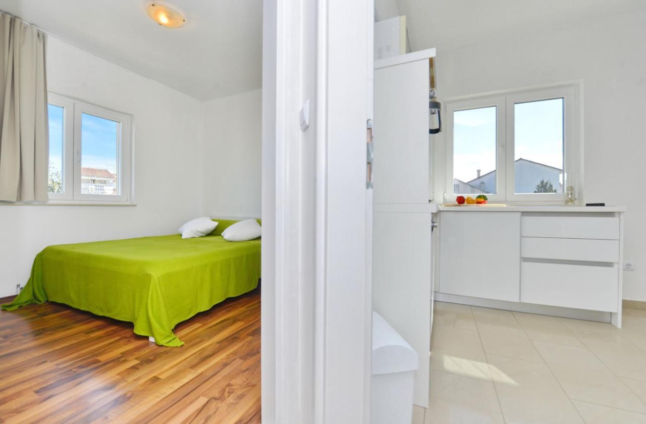 Apartments Verita Pakostane Bagian luar foto