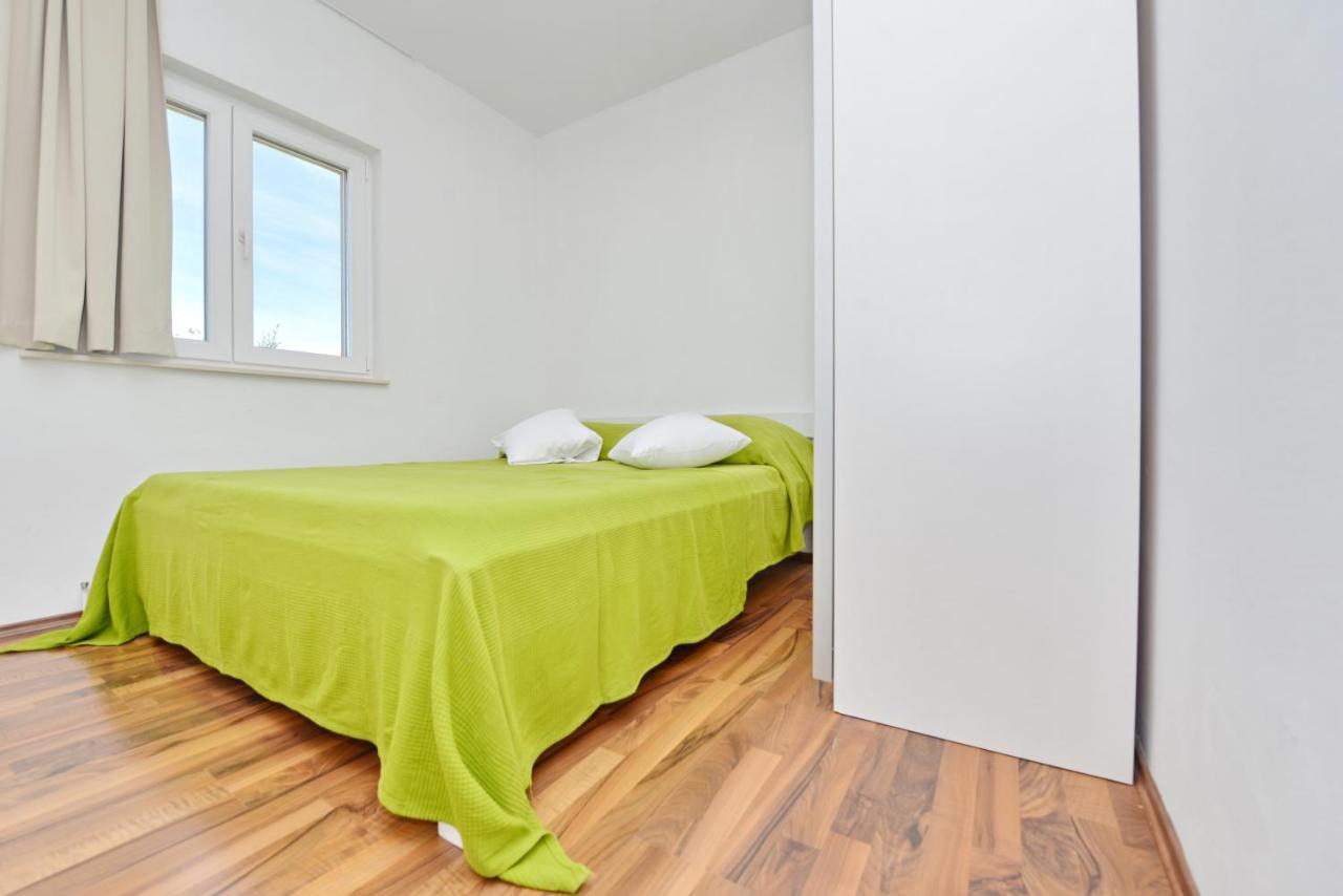 Apartments Verita Pakostane Bagian luar foto