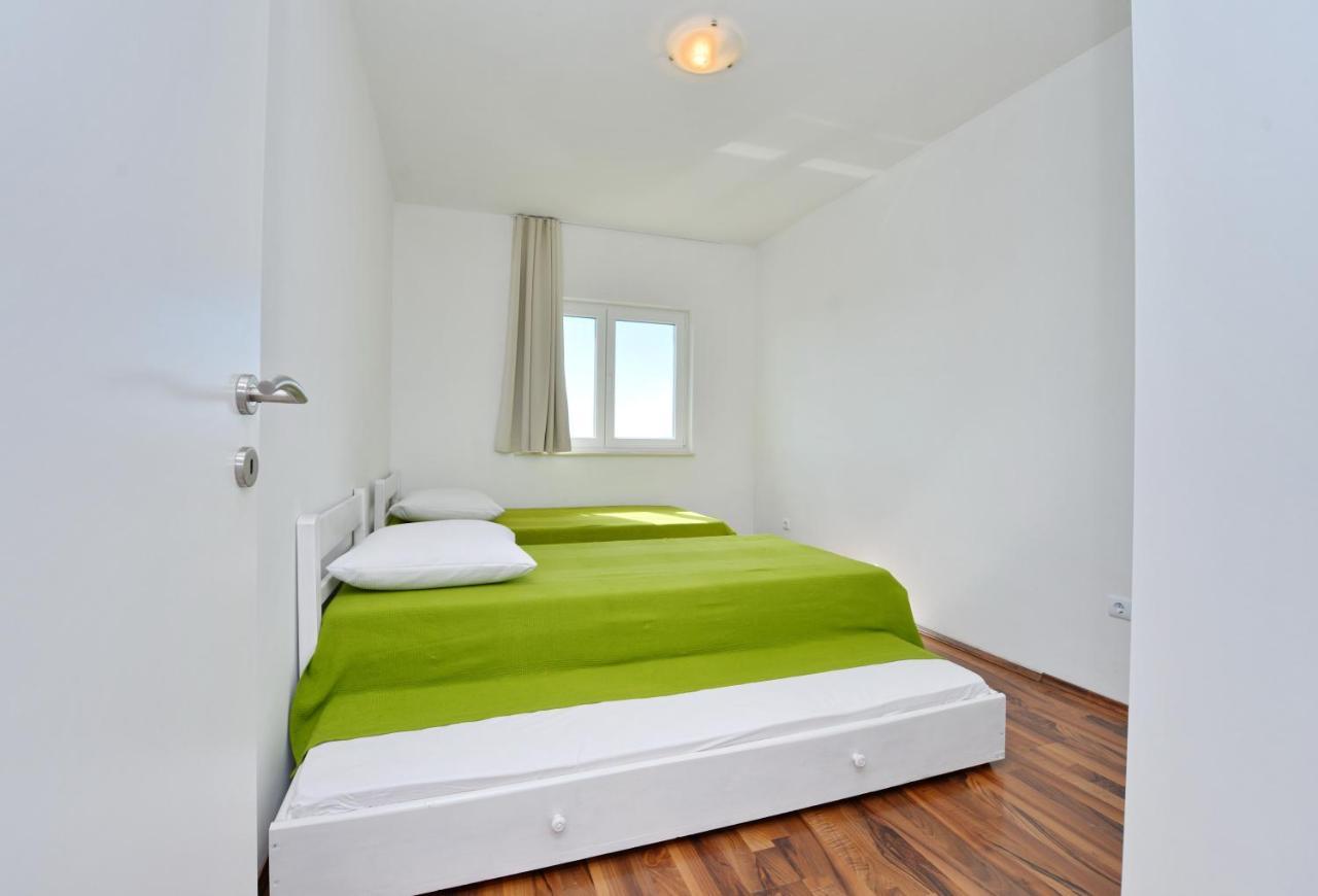 Apartments Verita Pakostane Bagian luar foto